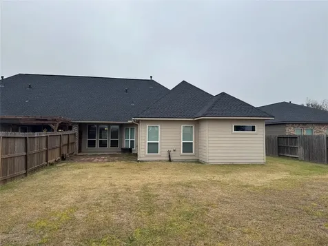 717 High Oaks Bellville TX 77418