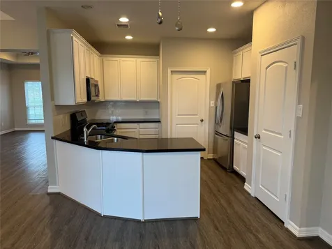 717 High Oaks Bellville TX 77418