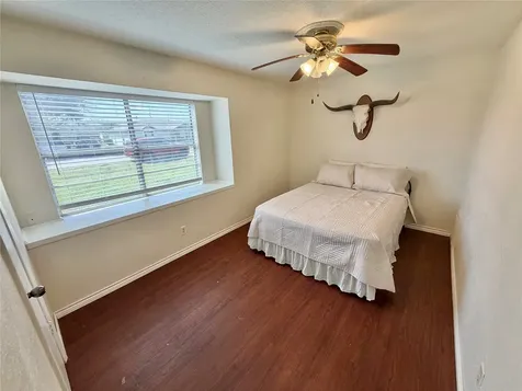1415 Avenue E Danbury TX 77534