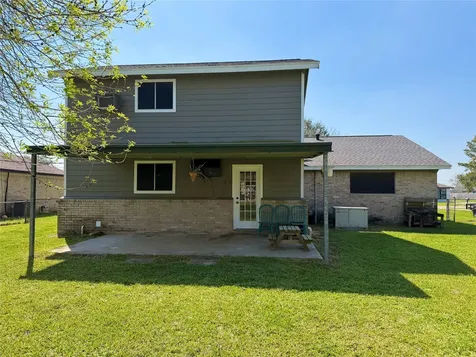 1415 Avenue E Danbury TX 77534