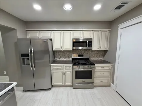 1415 Avenue E Danbury TX 77534