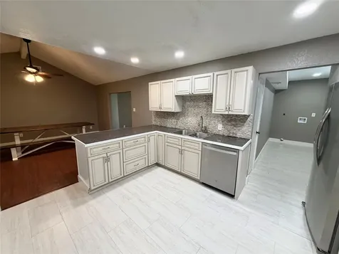 1415 Avenue E Danbury TX 77534