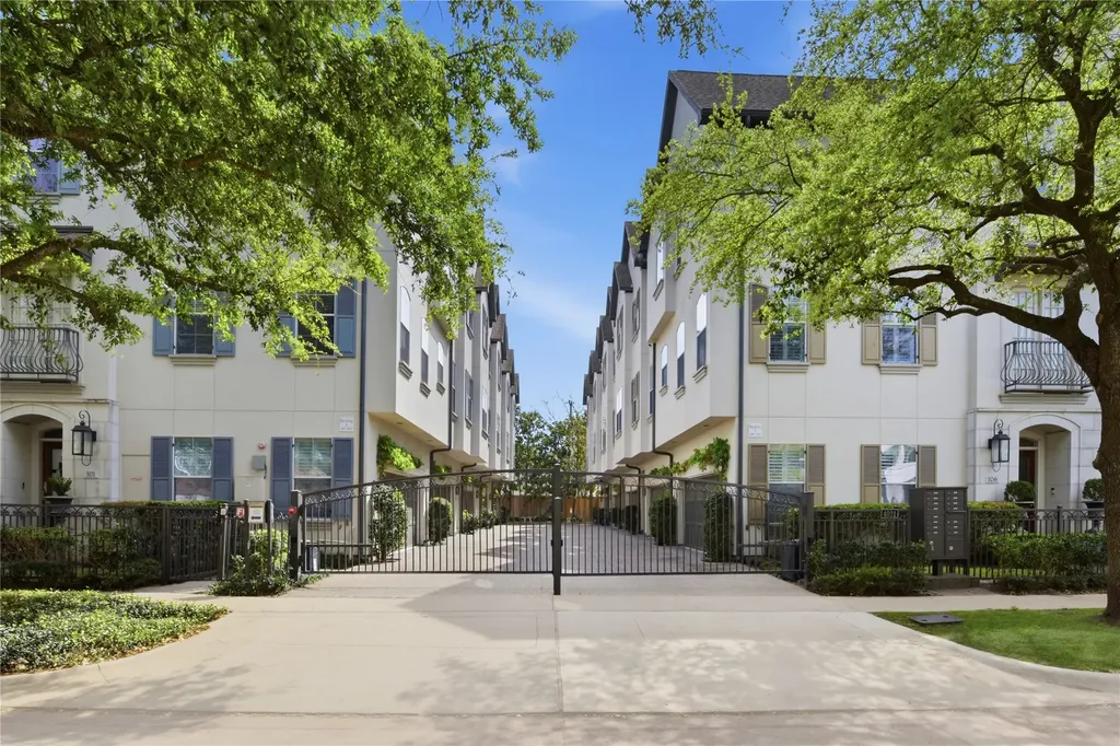 4031 Bellefontaine Street 102 Houston TX 77025