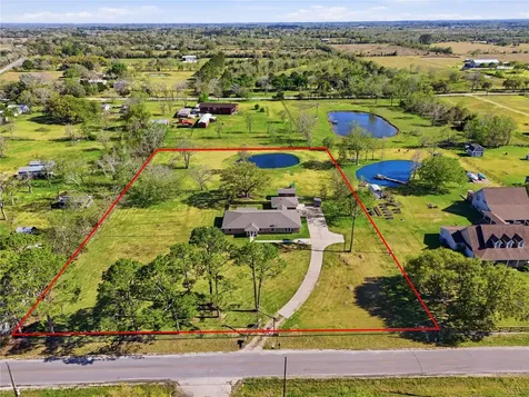4215 County Road 182 Alvin TX 77511