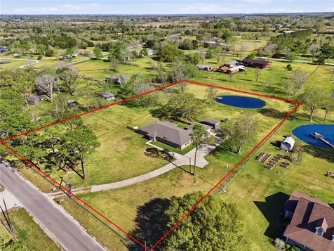 4215 County Road 182 Alvin TX 77511