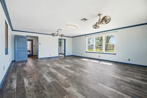 4215 County Road 182 Alvin TX 77511