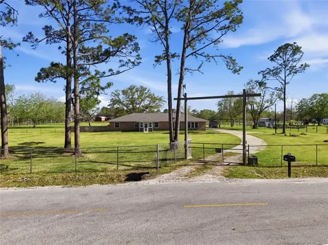4215 County Road 182 Alvin TX 77511