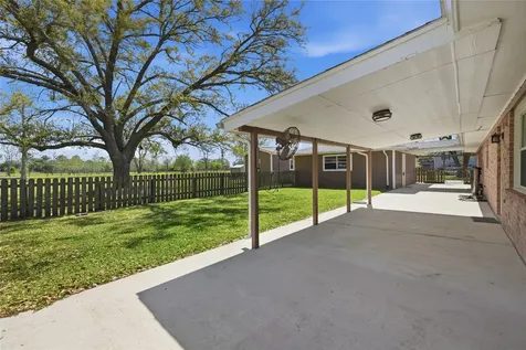 4215 County Road 182 Alvin TX 77511