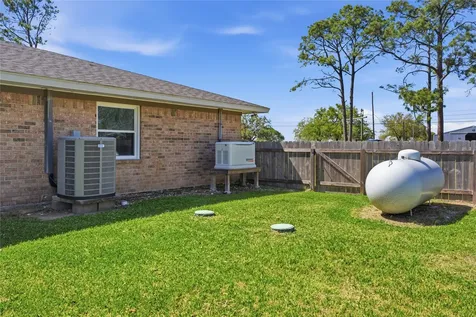 4215 County Road 182 Alvin TX 77511