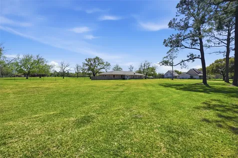 4215 County Road 182 Alvin TX 77511