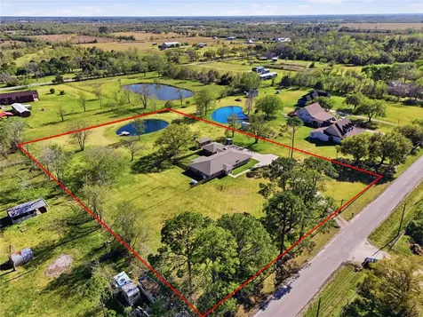 4215 County Road 182 Alvin TX 77511