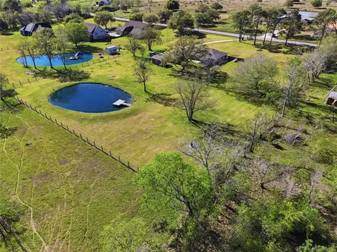 4215 County Road 182 Alvin TX 77511