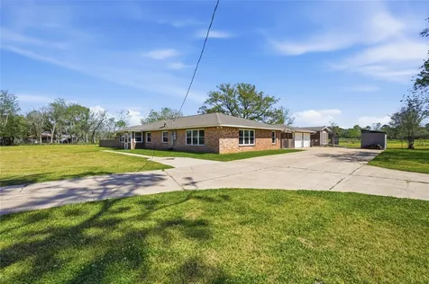 4215 County Road 182 Alvin TX 77511