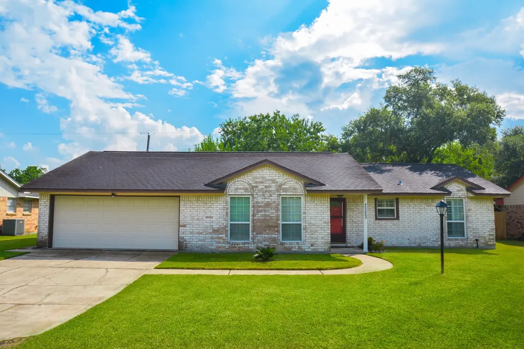3323 Westview Street Shoreacres TX 77571