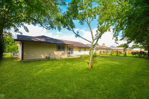 3323 Westview Street Shoreacres TX 77571