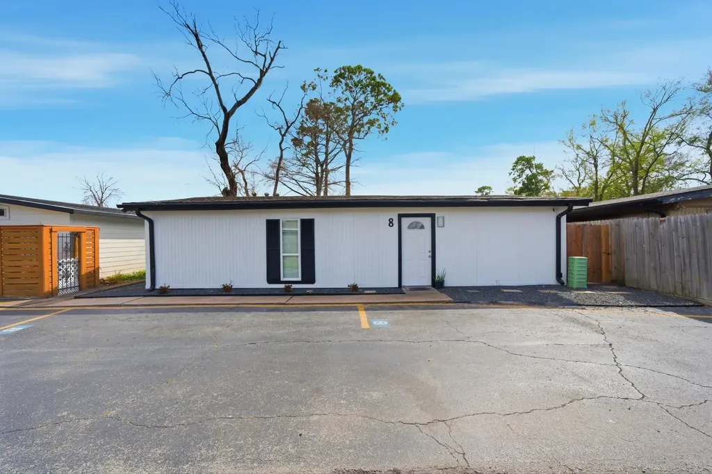 4102 Sherwood Lane 8 Houston TX 77092
