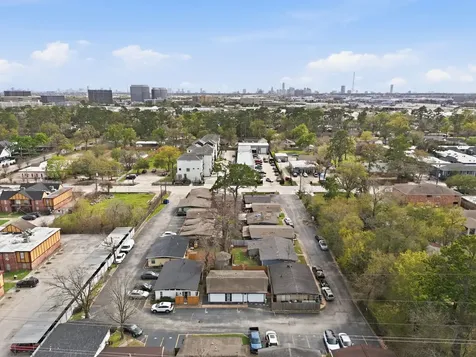 4102 Sherwood Lane 8 Houston TX 77092