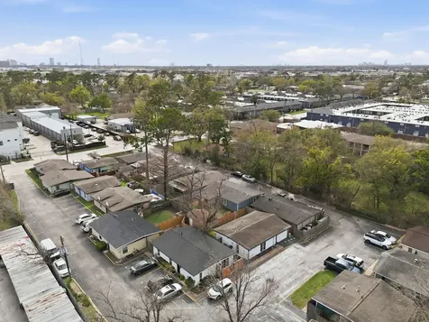 4102 Sherwood Lane 8 Houston TX 77092