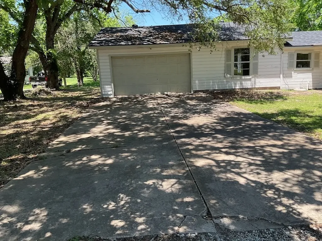1329 Adams Road Bay City TX 77414