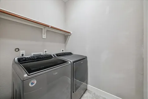 608 W 28th Street B Houston TX 77008