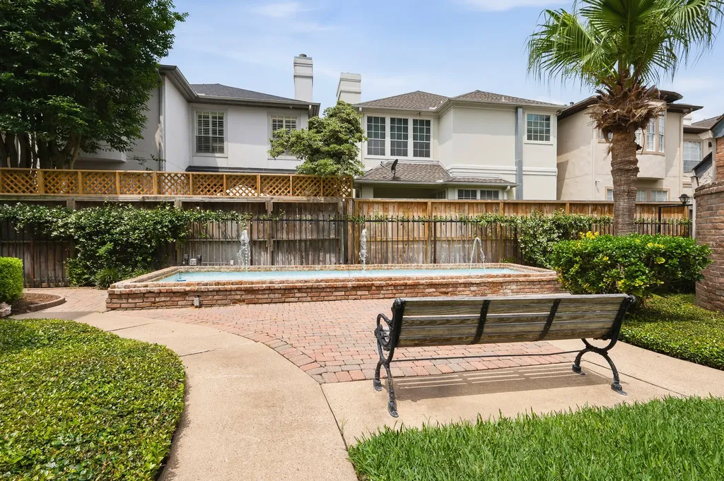 5382 Brownway Street D39 Houston TX 77056