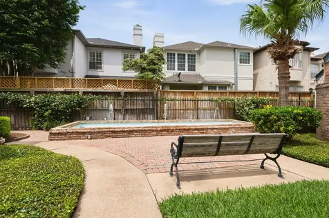 5382 Brownway Street D39 Houston TX 77056