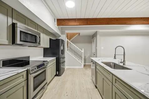 5382 Brownway Street D39 Houston TX 77056