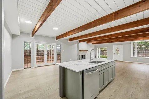 5382 Brownway Street D39 Houston TX 77056