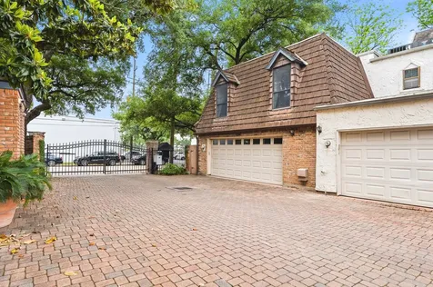 5382 Brownway Street D39 Houston TX 77056