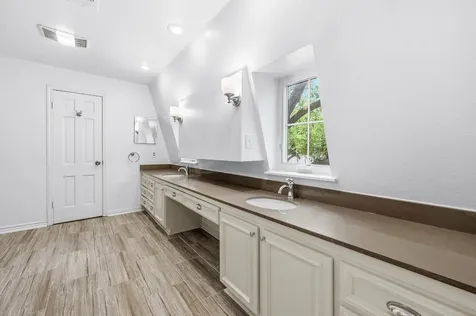 5382 Brownway Street D39 Houston TX 77056