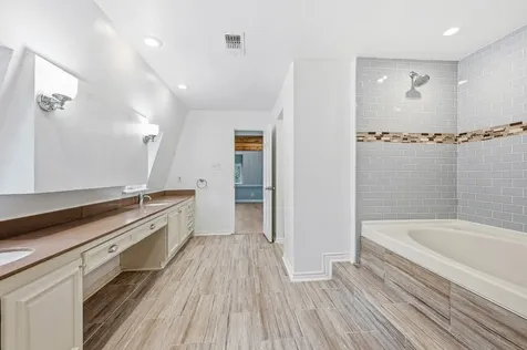 5382 Brownway Street D39 Houston TX 77056