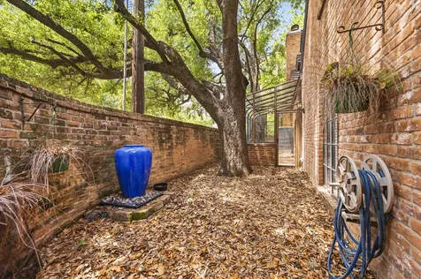 5382 Brownway Street D39 Houston TX 77056