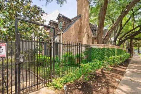 5382 Brownway Street D39 Houston TX 77056