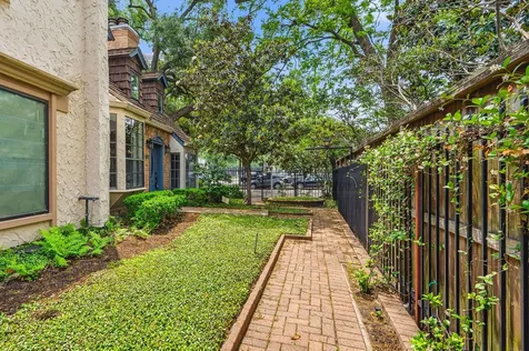 5382 Brownway Street D39 Houston TX 77056