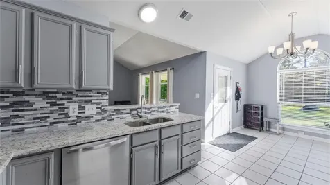 13 Westwood Drive Huntsville TX 77320