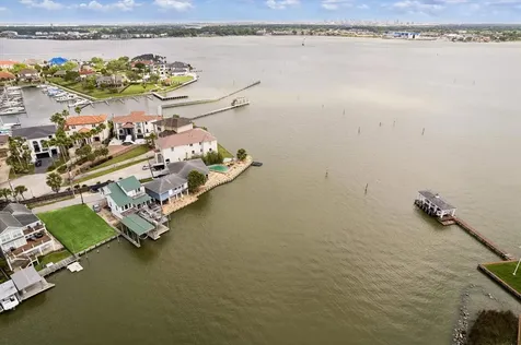 2112 Fenwood Street Kemah TX 77565