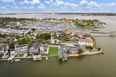 2112 Fenwood Street Kemah TX 77565