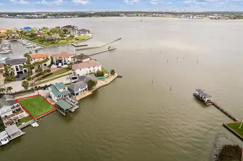 2112 Fenwood Street Kemah TX 77565