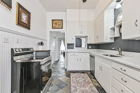 1021 35th Street Galveston TX 77550