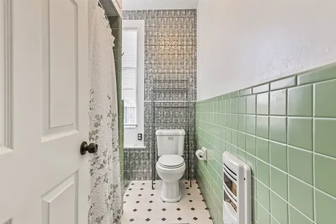 1021 35th Street Galveston TX 77550