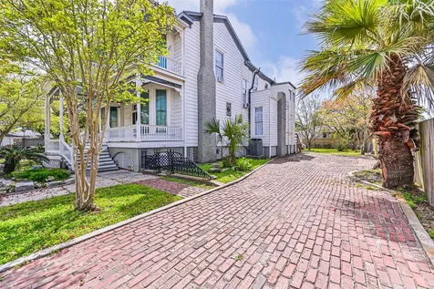 1021 35th Street Galveston TX 77550