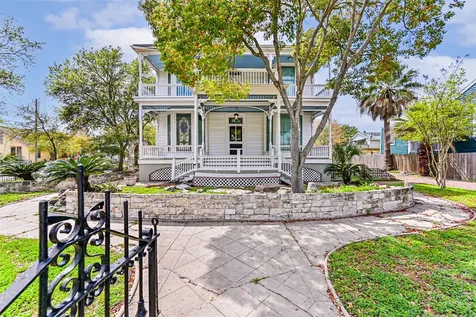 1021 35th Street Galveston TX 77550