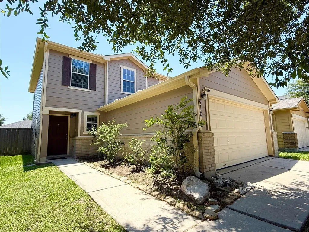 910 Staffordale Manor Lane Houston TX 77047