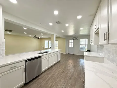910 Staffordale Manor Lane Houston TX 77047