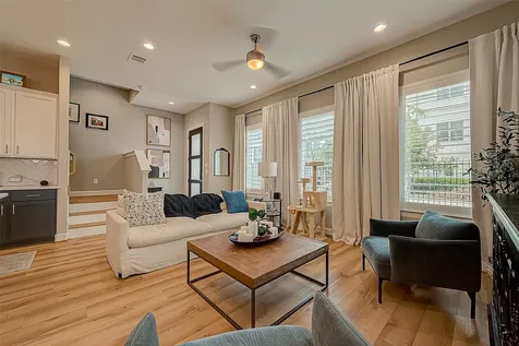 909-A W 35th Street A Houston TX 77018