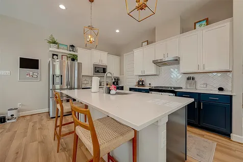 909-A W 35th Street A Houston TX 77018