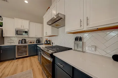 909-A W 35th Street A Houston TX 77018