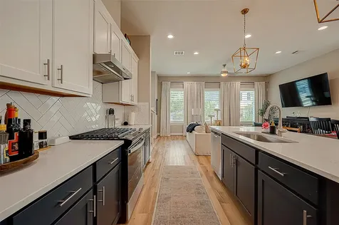 909-A W 35th Street A Houston TX 77018