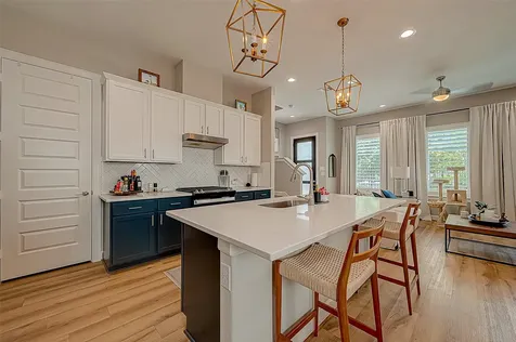909-A W 35th Street A Houston TX 77018
