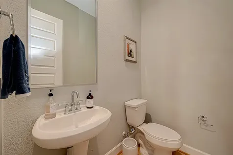 909-A W 35th Street A Houston TX 77018